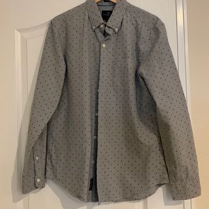 American Eagle button up shirt. Men’s size Medium. Excellent condition.